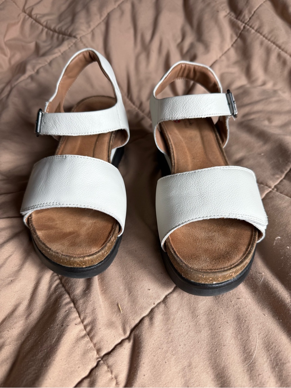 Clark’s Libby Unstructured White Leather Strap Sandals W 10